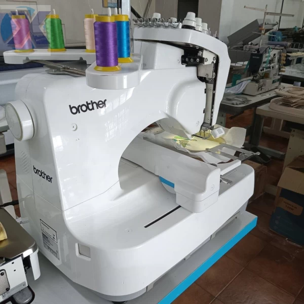 Maquina de Bordado Profissional 06 Agulhas Brother PR650 Revisada
