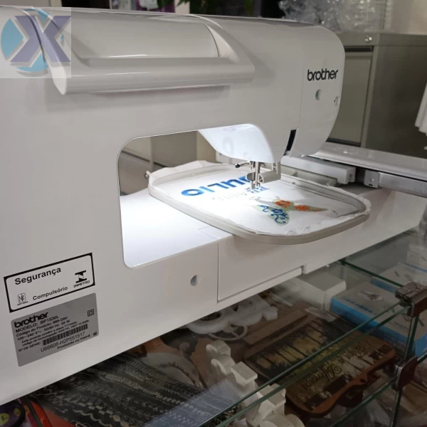 Maquina de Bordado Profissional Brother BP1530L Completa + Coleção Bordados