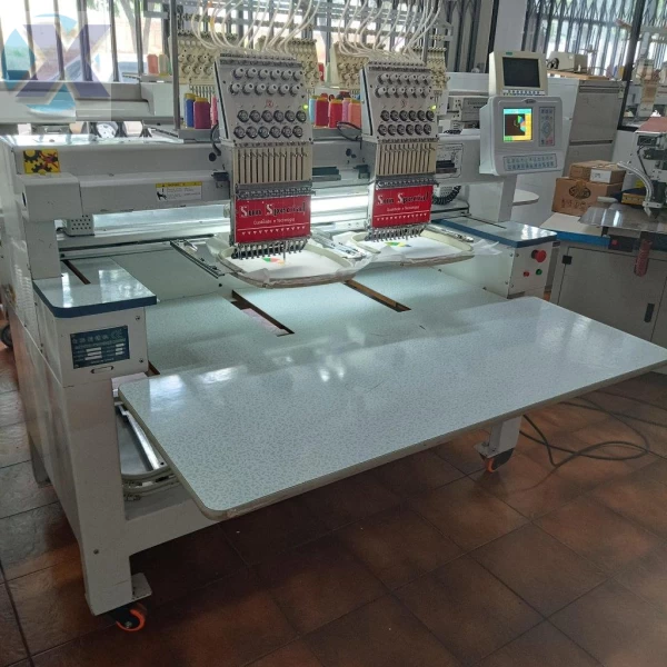 Maquina de Bordado Industrial 02 Cabeças 12 Agulhas + Coleção de Bordados