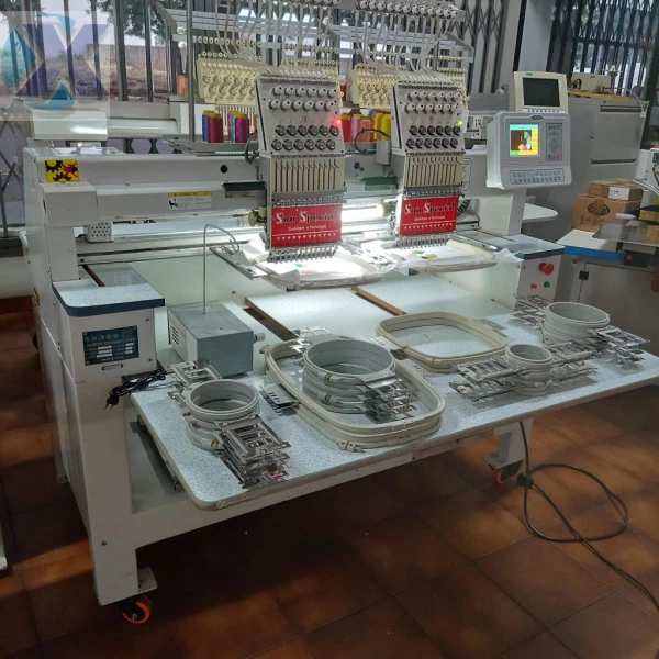 Maquina de Bordado Industrial 02 Cabeças 12 Agulhas + Coleção de Bordados