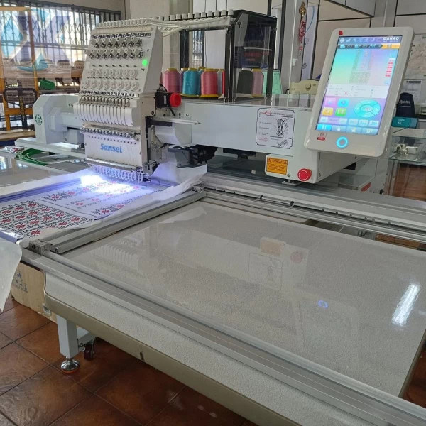 Maquina de Bordado Industrial 15 Agulhas + Kit Boné Completa