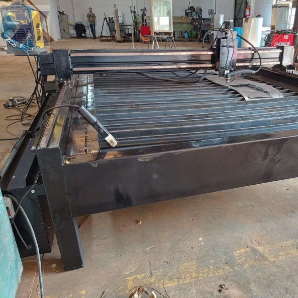 Mesa de Corte Industrial Tipo CNC Para Fonte Plasma Área de 3000x1500mm