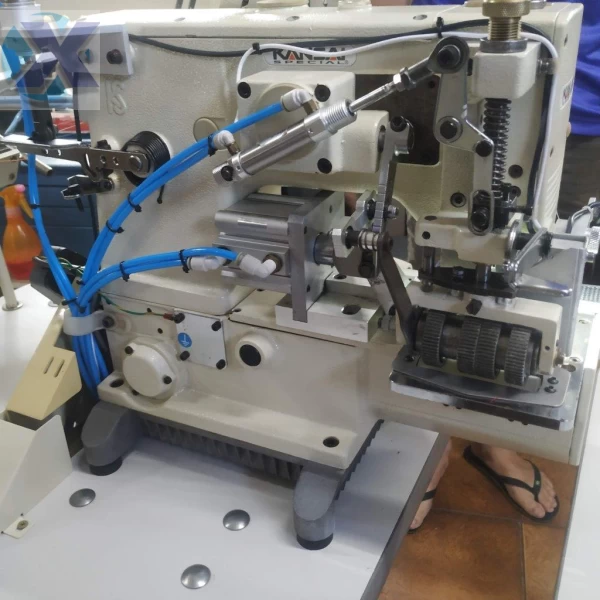 Maquina de Cos Industrial Eletrônica 12 Agulhas c/ Guilhotina e Falha Ponto