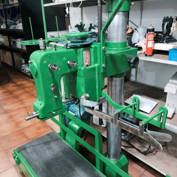 Maquina Para Fechar Sacaria Industrial c/ Esteira Matisa FE-200 Revisada 