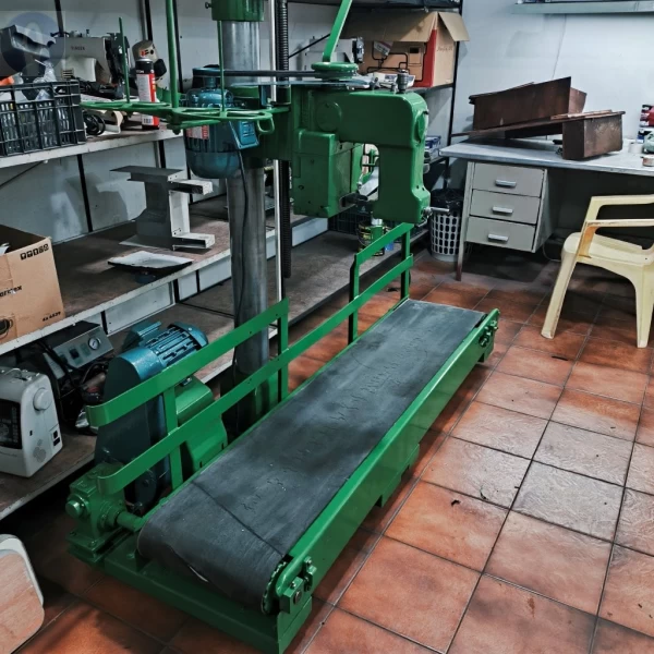 Maquina Para Fechar Sacaria Industrial c/ Esteira Matisa FE-200 Revisada 