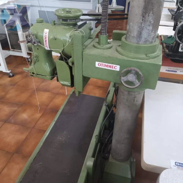 Maquina Para Fechar Boca de Sacaria c/ Esteira 